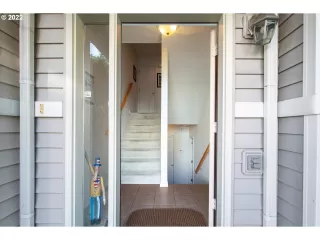 Photo #3: 22022614 Listing