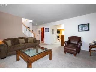 Photo #5: 22022614 Listing