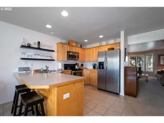 Photo #6: 22022614 Listing