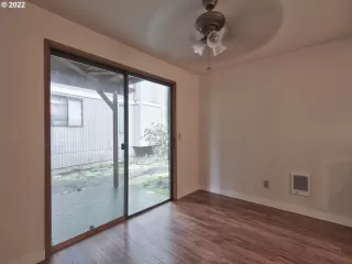 Photo #4: 22023002 Listing