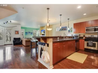 Photo #6: 22023188 Listing