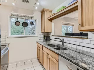 Photo #5: 22023340 Listing