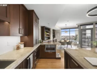 Photo #5: 22025869 Listing