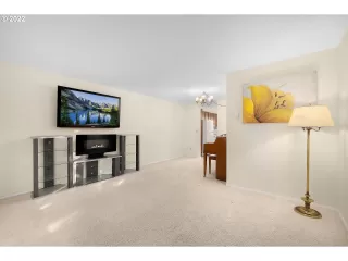 Photo #5: 22026617 Listing 