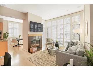 Photo #5: 22027339 Listing