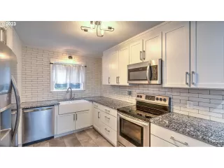 Photo #3: 22029711 Listing