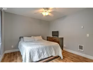 Photo #5: 22029711 Listing