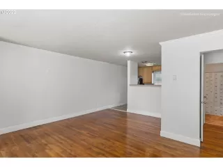 Photo #4: 22029789 Listing