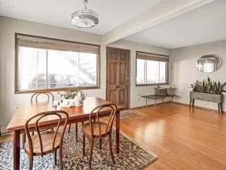 Photo #5: 22030018 Listing 