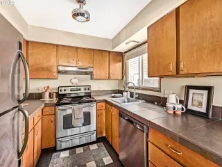 Photo #6: 22030018 Listing 