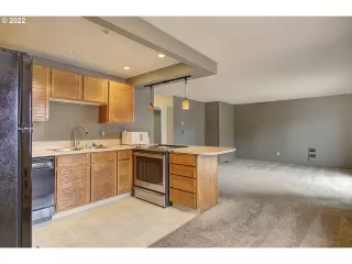 Photo #4: 22030618 Listing