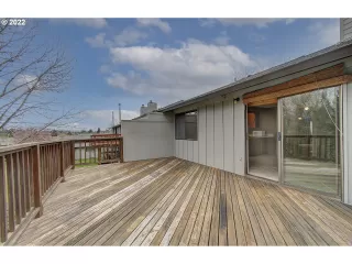 Photo #6: 22030618 Listing