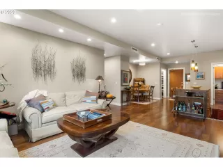 Photo #4: 22030620 Listing