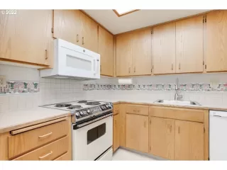 Photo #6: 22030707 Listing 