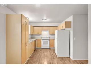 Photo #5: 22031791 Listing