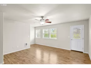 Photo #6: 22031791 Listing