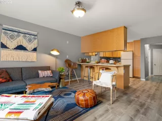 Photo #1: 22032045 Listing