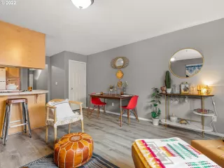 Photo #2: 22032045 Listing