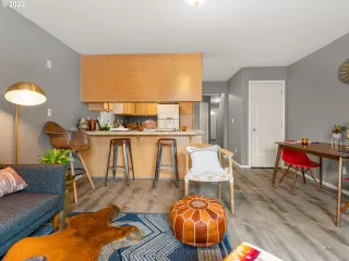 Photo #3: 22032045 Listing