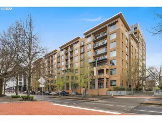 Photo #2: 22032616 Listing