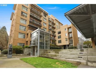 Photo #3: 22032616 Listing