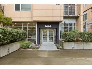 Photo #4: 22032616 Listing