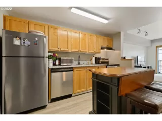 Photo #6: 22032616 Listing