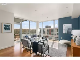 Photo #3: 22033073 Listing