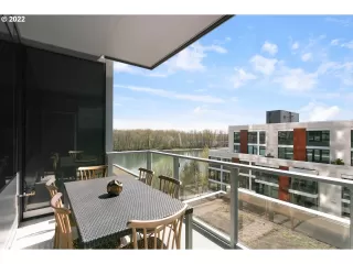 Photo #6: 22033073 Listing