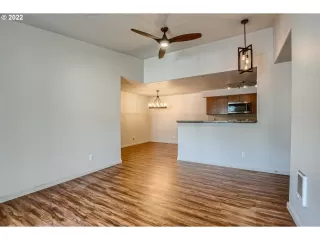 Photo #6: 22033326 Listing