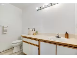 Photo #4: 22034431 Listing