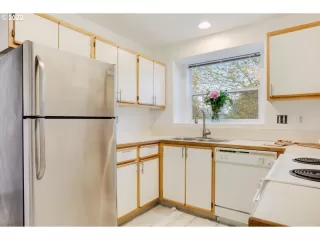 Photo #5: 22034431 Listing