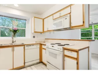 Photo #6: 22034431 Listing