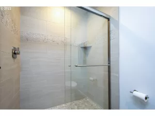 Photo #5: 22034880 Listing