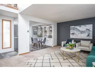 Photo #6: 22035147 Listing