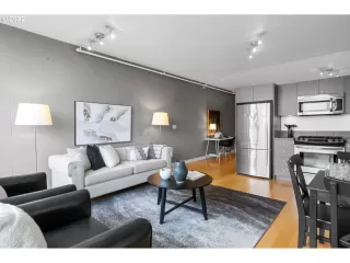 Photo #4: 22035214 Listing