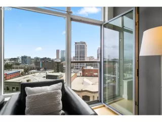 Photo #5: 22035214 Listing