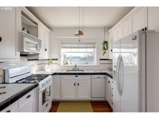 Photo #6: 22035946 Listing