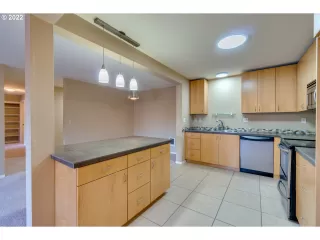 Photo #5: 22036076 Listing