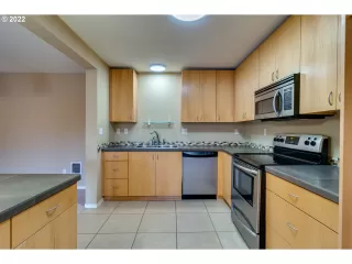 Photo #6: 22036076 Listing