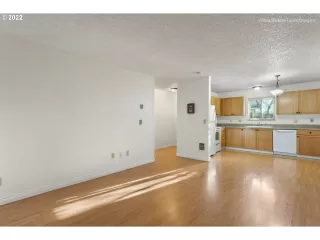 Photo #5: 22037075 Listing