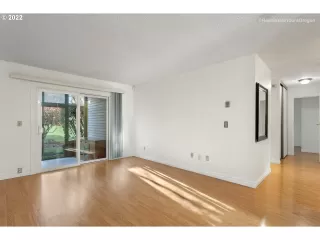 Photo #6: 22037075 Listing