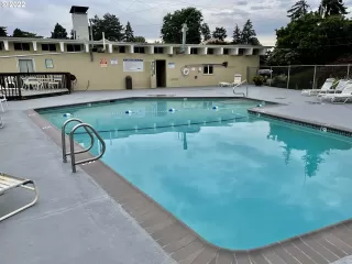 Photo #5: 22037339 Listing