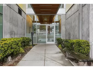 Photo #4: 22037806 Listing