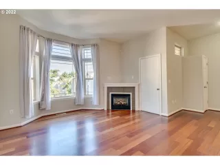 Photo #4: 22038022 Listing