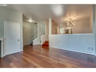 Photo #5: 22038022 Listing