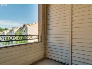 Photo #6: 22038022 Listing