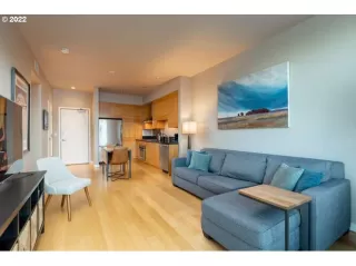 Photo #5: 22038520 Listing