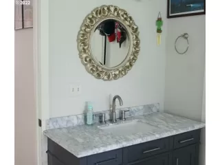 Photo #5: 22038822 Listing