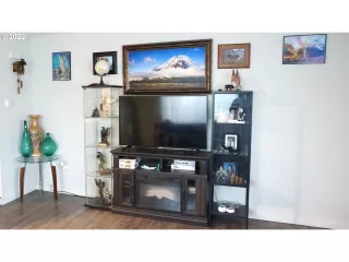 Photo #6: 22038822 Listing